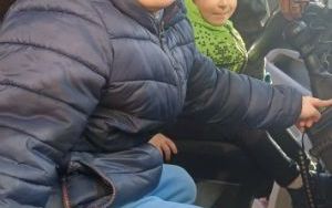 Żołnierze z wizytą u Smerfów i Słoneczek  (4)