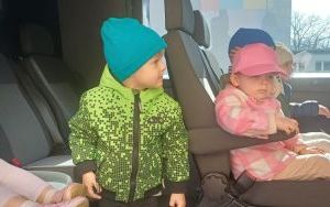 Żołnierze z wizytą u Smerfów i Słoneczek  (10)