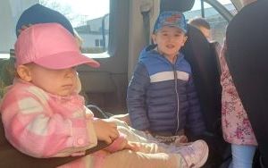 Żołnierze z wizytą u Smerfów i Słoneczek  (11)