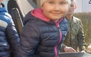 Żołnierze z wizytą u Smerfów i Słoneczek  (15)