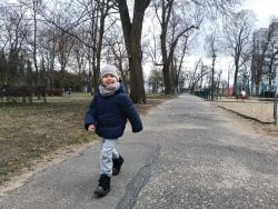 Wiosenny jogging w parku (1)