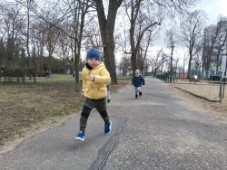 Wiosenny jogging w parku (2)