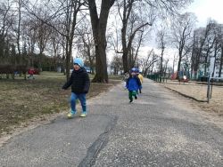 Wiosenny jogging w parku (3)