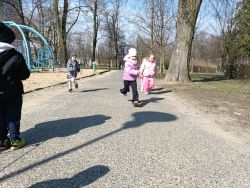 Wiosenny jogging w parku (3)