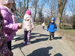 Wiosenny jogging w parku (10)