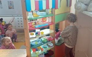 Smerfy poznają zawód sprzedawcy  (15)