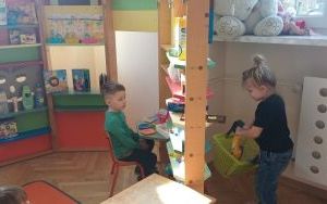 Smerfy poznają zawód sprzedawcy  (19)