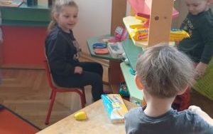 Smerfy poznają zawód sprzedawcy  (12)