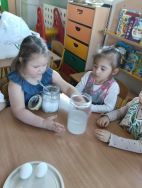 Krasnale w wielkanocnym nastroju (6)