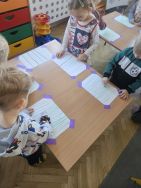 Krasnale zwiedzają Oleśnicę (2)