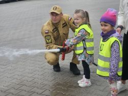 Krasnale z wizytą i strażaków (10)