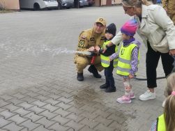 Krasnale z wizytą i strażaków (14)