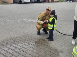 Krasnale z wizytą i strażaków (15)