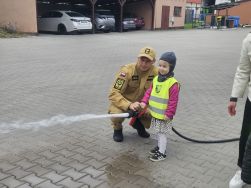 Krasnale z wizytą i strażaków (16)