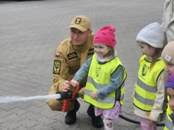 Krasnale z wizytą i strażaków (20)
