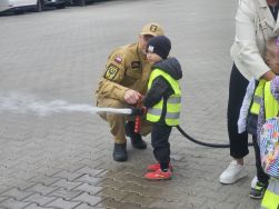 Krasnale z wizytą i strażaków (11)