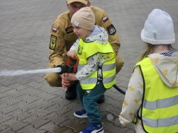 Krasnale z wizytą i strażaków (14)