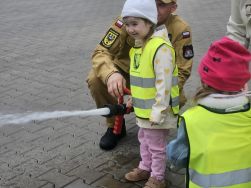 Krasnale z wizytą i strażaków (18)