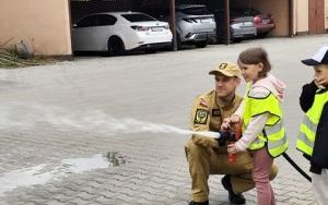 Słoneczka poznają zawód strażaka i Straż Pożarną (1)