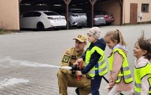 Słoneczka poznają zawód strażaka i Straż Pożarną (3)