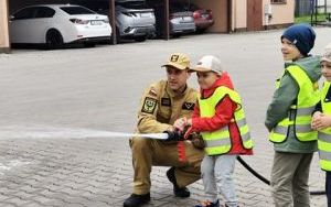 Słoneczka poznają zawód strażaka i Straż Pożarną (5)