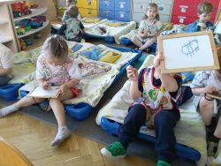Krasnale poznają pracowite owady (2)