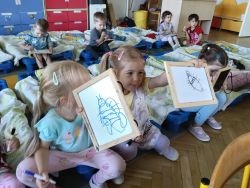 Krasnale poznają pracowite owady (4)