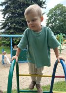 Zabawy na przedszkolnym placu (6)