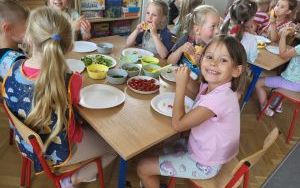 Słoneczka biorą udział w warsztatach kulinarnych (5)