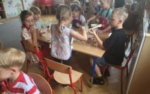 Słoneczka biorą udział w warsztatach kulinarnych (4)
