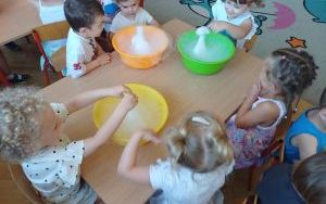 Warsztaty chemiczne w grupie Smerfy  (8)