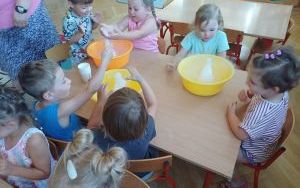 Warsztaty chemiczne w grupie Smerfy  (11)
