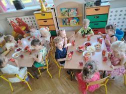 Impreza na zakończenie roku w grupie Krasnale (4)