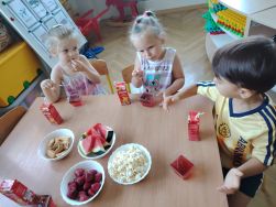 Impreza na zakończenie roku w grupie Krasnale (5)
