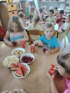 Impreza na zakończenie roku w grupie Krasnale (9)