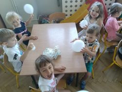 Krasnale na warsztatach chemicznych (5)