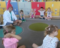 Krasnale na warsztatach chemicznych (10)