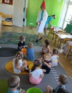 Krasnale na warsztatach chemicznych (2)