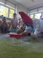 Krasnale na warsztatach chemicznych (7)