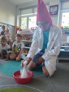 Krasnale na warsztatach chemicznych (18)