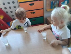 Krasnale na warsztatach chemicznych (14)