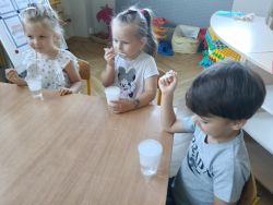 Krasnale na warsztatach chemicznych (16)