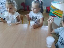 Krasnale na warsztatach chemicznych (17)