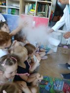 Krasnale na warsztatach chemicznych (11)