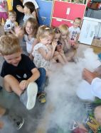 Krasnale na warsztatach chemicznych (14)