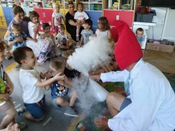 Krasnale na warsztatach chemicznych (16)