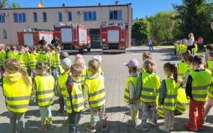 Krasnale w roli strażaków (2)