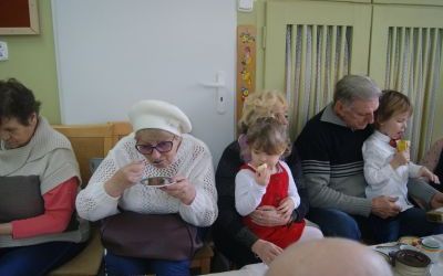 Dzien Babci i Dziadka w grupie Krasnale (12)