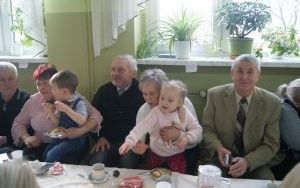 Dzien Babci i Dziadka w grupie Krasnale (10)