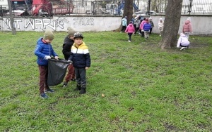 Dzień Ziemi Zuchy świętowały  nad stawami.  (2)